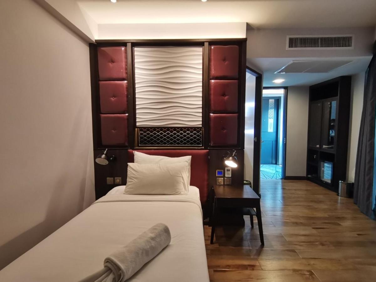 Holatel Hotell Phitsanulok Eksteriør bilde