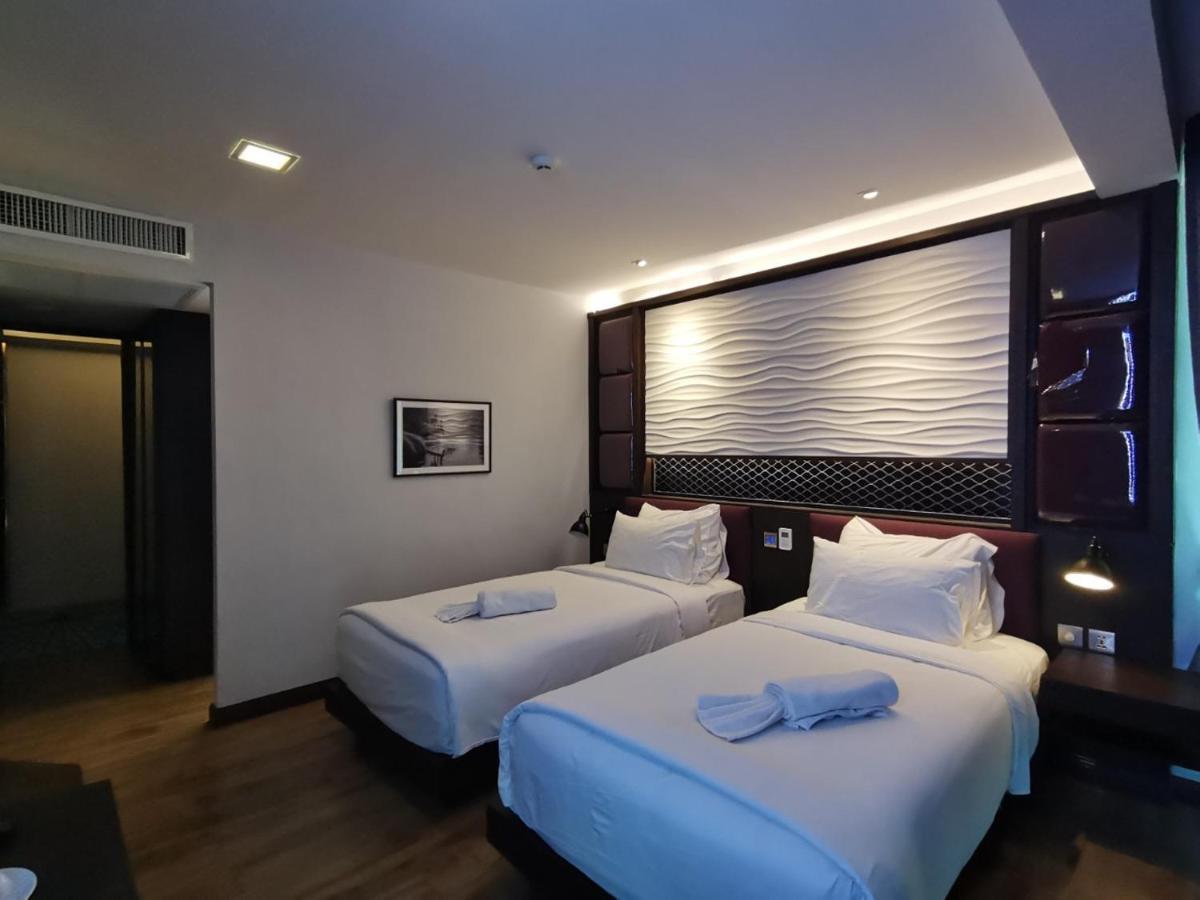 Holatel Hotell Phitsanulok Eksteriør bilde