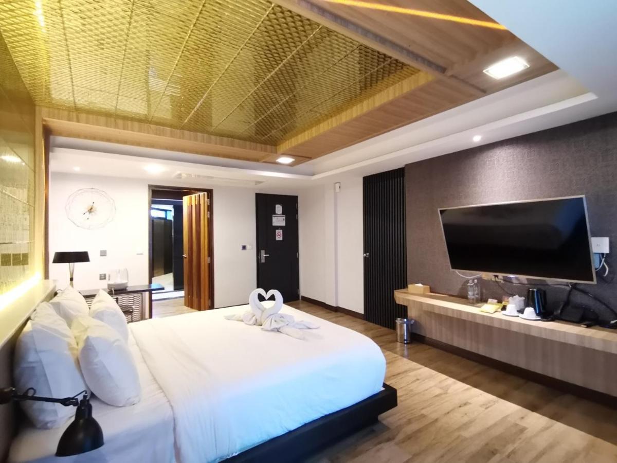 Holatel Hotell Phitsanulok Eksteriør bilde