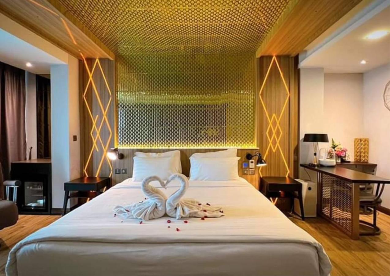 Holatel Hotell Phitsanulok Eksteriør bilde